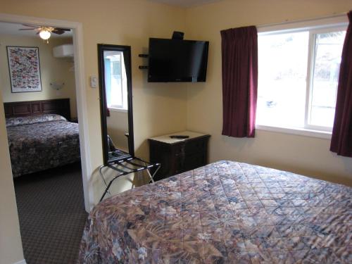 2 queen beds
