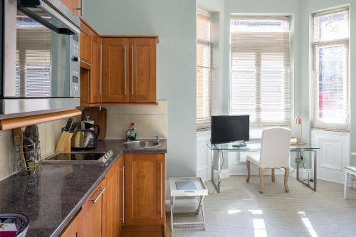 1 minute from Sloane square Homm walkable to Harrods and Kings Road 4