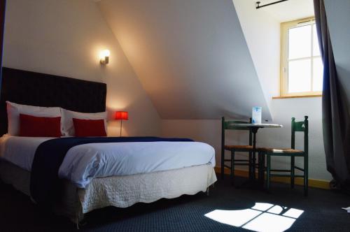 1 double bed, 1 twin bed