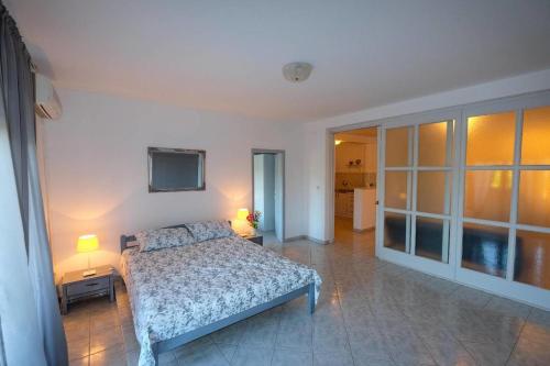 Apartments with a parking space Pula - 15814 - image 13