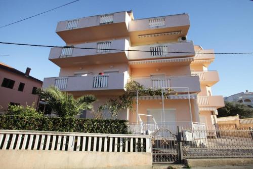 Apartments by the sea Okrug Gornji Ciovo - 15851