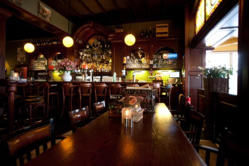 Hotel et le Cafe de Paris - image 14