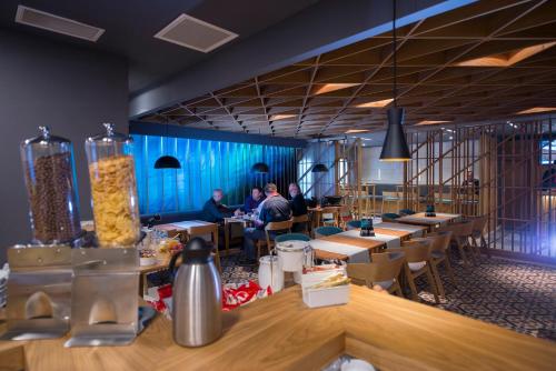 مطعم, فندق سانا (Hotel Sana) in سراييفو