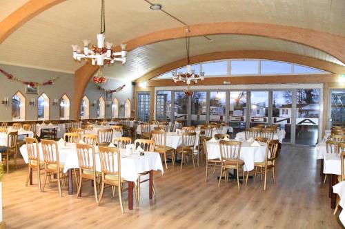 Étterem, Warrens Village Motel and Self Catering in Clevedon