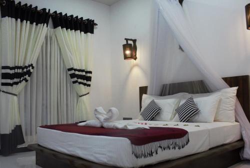Deluxe Double Room image 3