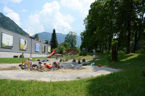 Дитячий майданчик, Chalet Nr. 50 in Флулі
