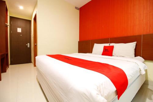 RedDoorz Premium near Nipah Mall