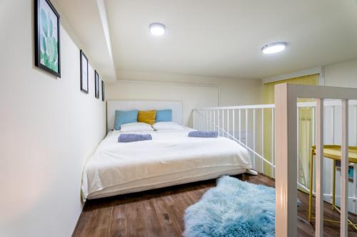  BpR Turquoise Simplicity Apartment in Budapest