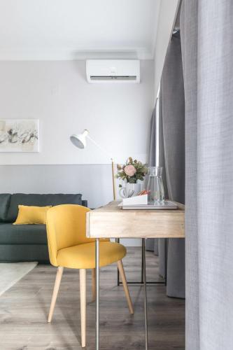 Velázquez 45 by Pillow - image 2