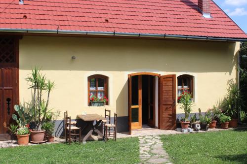  Harangláb apartmanok, Pension in Orfű bei Sikonda