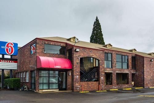 Motel 6-Canby, OR