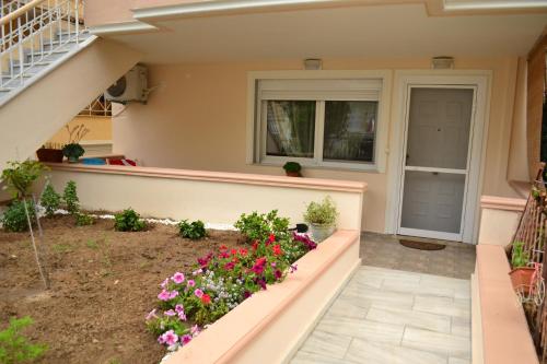  Dinas House in Néa Péramos