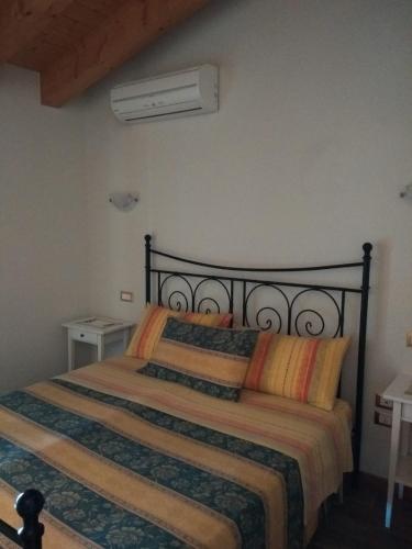 1 queen bed, 2 twin beds