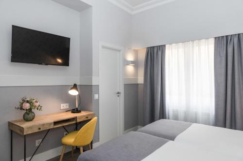 Twin Room image 3