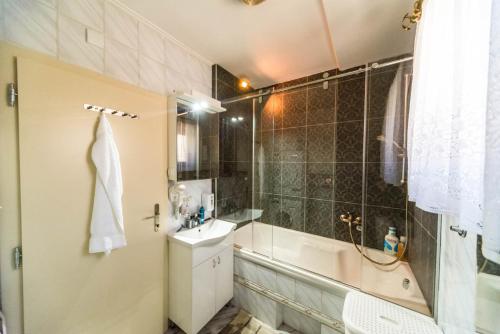 Talismano Apartments - image 11
