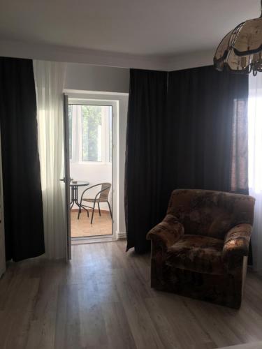 Zoom Beach Apartment - image 4