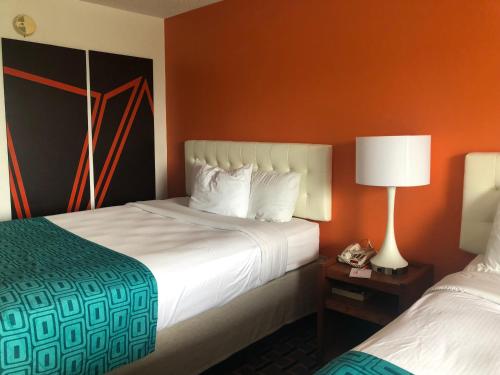 Howard Johnson by Wyndham Airport in Louisville, USA