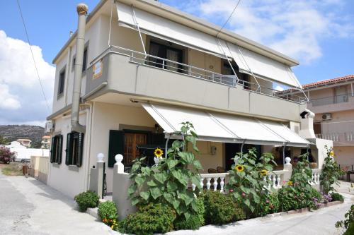  Sunflower Apartments, Pension in Kalamaki