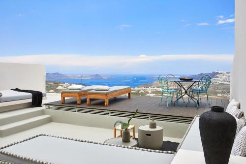  White & Co. La Torre Suites in Pirgos