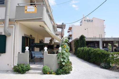  Sunflower Apartments in Kalamaki