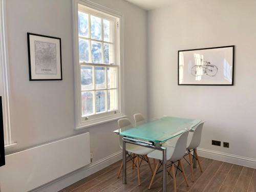 Stylish Maisonette and Studio in Victoria London