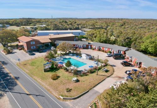 . Cape Pines Motel