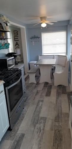 1st floor cottage! One Block to Beach Convention Center and Wildwood Crest! - image 4