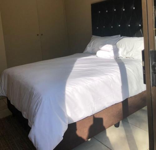 Budget Stay Room Type - Deluxe Double or Twin Room