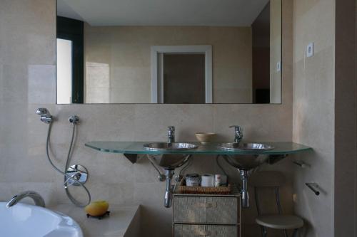 2 bedroom apartment in Sa Punta Begur- Sea views terrace pool and access to the beach (Ref:H29) - image 8