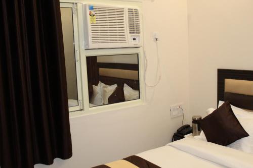 Deluxe Double Room with Bath image 10