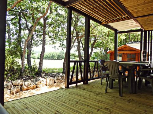 Létesítmények, Camping l'Avelanede in Artignosc-sur-Verdon