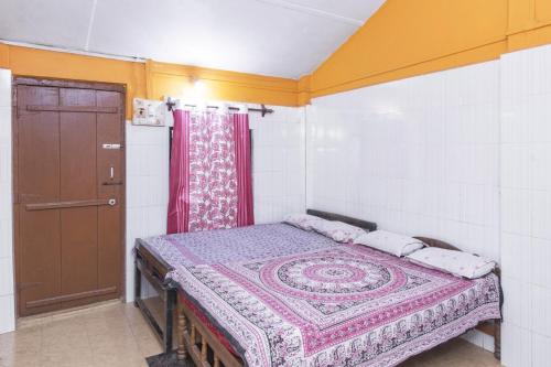 

Private cottage room for 4, by GuestHouser