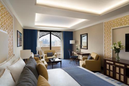 Deluxe Room image 3