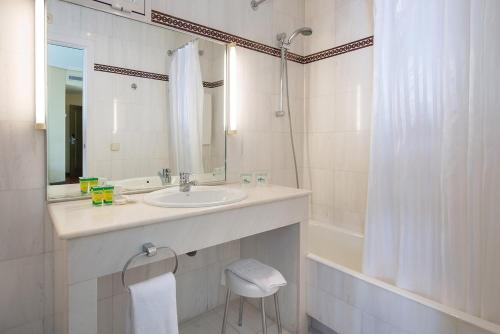 Hotel América Sevilla, Севилья (фото 8)