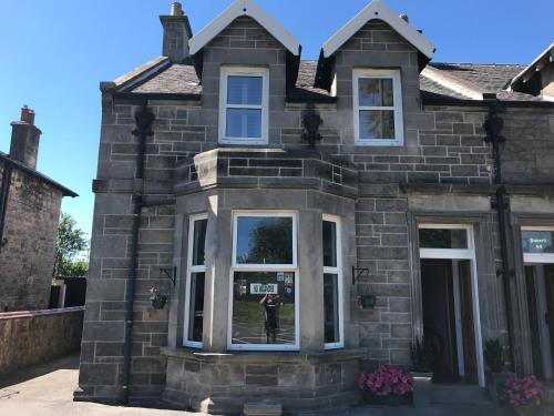 Ravenswood Guest House - Accommodation - Stirling