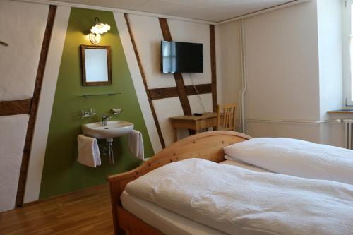 Hotel Lowen - image 4