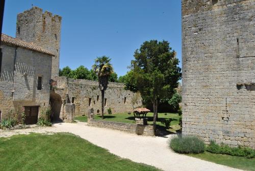 Logis Hôtel l'Auberge de Larressingle