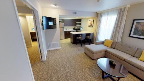 Chase Suite Hotel Newark Silicon Valley - image 7