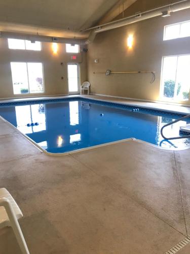Randolph Inn and Suites - image 5