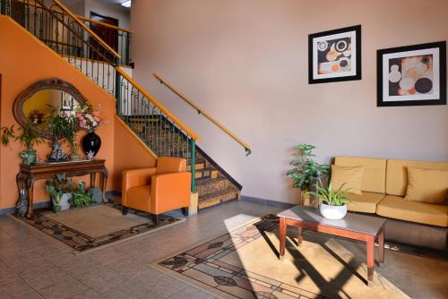 Americas Best Value Inn And Suites Madera - image 4