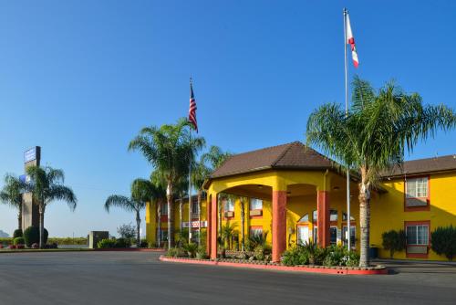 Entrance, Americas Best Value Inn & Suites Madera in Madera (CA)