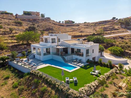  Eolia Iconic Villa, walking distance to the beach, By ThinkVilla in Panormos