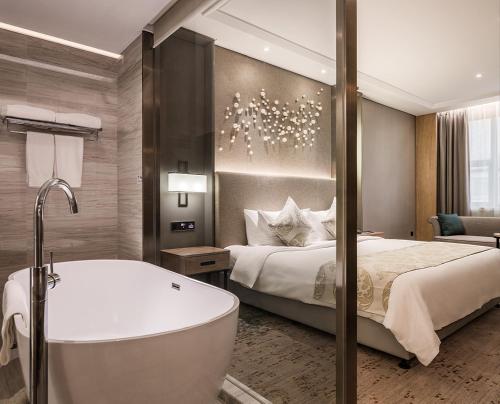 Wuhan Hongguang Hotel – Wuhan, OH