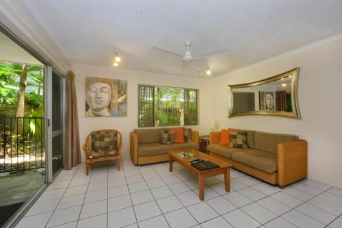 seascape holidays driftwood mantaray