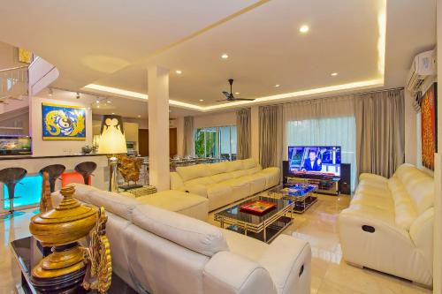Luxury 7 Bedroom Sleeps 14 Pool Villa in Pattaya ( Luxury 7 Bedroom Sleeps 14 Pool Villa in Pattaya )