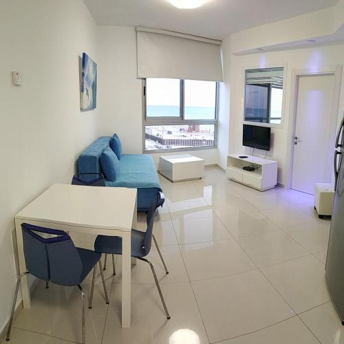 Zona de TV/saló-bar comuns, Hotel Apartment Short Term Tel Aviv Bat Yam 5 in Bat Yam