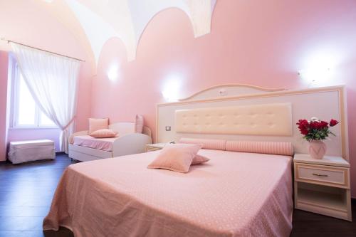 1 king bed, 1 sofa bed