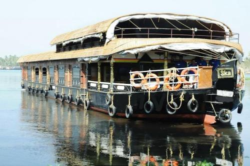 

6-bedroom houseboat, by GuestHouser