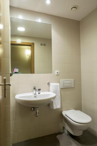 Residencia Universitaria Hernan Cortes - image 14