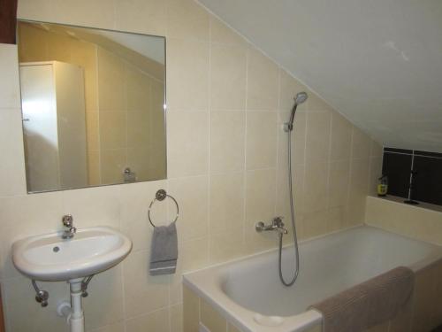 Apartmán U Borovice - image 8